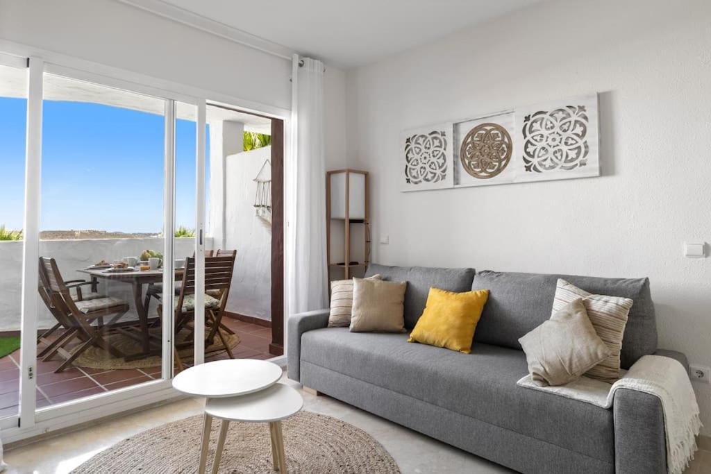 Beautiful 3 Bed Stylish & Cozy Apartment - Susanna Suite มิฮาส ภายนอก รูปภาพ